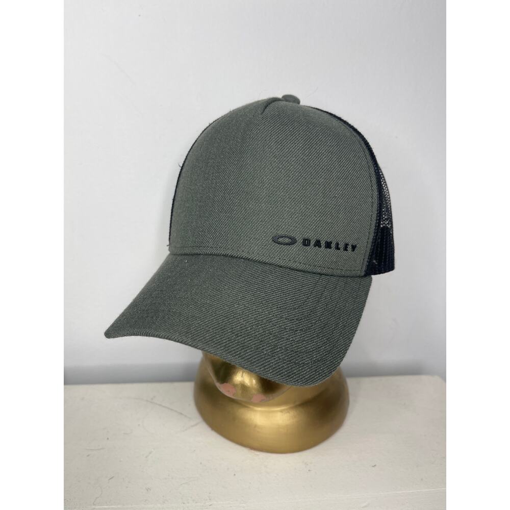 Oakley Snapback Trucker Hat Green One Size Adjustable Classic Mid Mesh Back